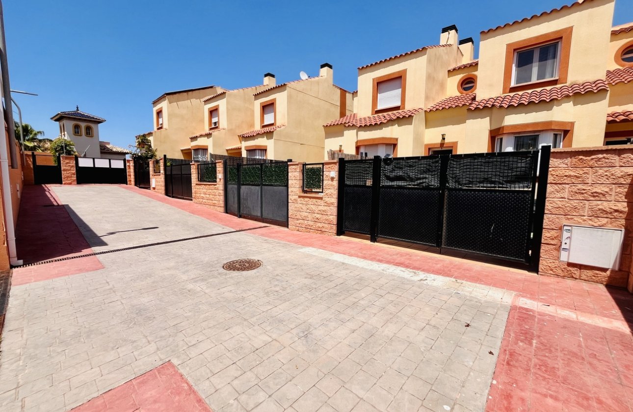 Herverkoop - Town House -
Cabo Roig - Costa Blanca