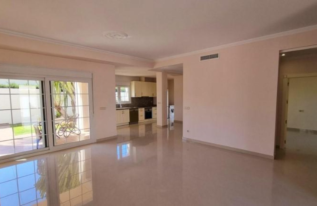 Herverkoop - Town House -
Cabo Roig - Costa Blanca