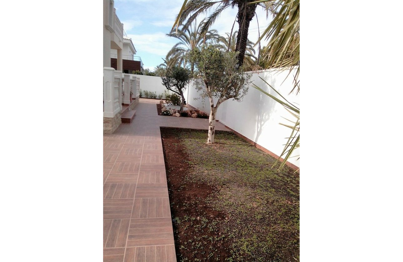 Herverkoop - Town House -
Cabo Roig - Costa Blanca