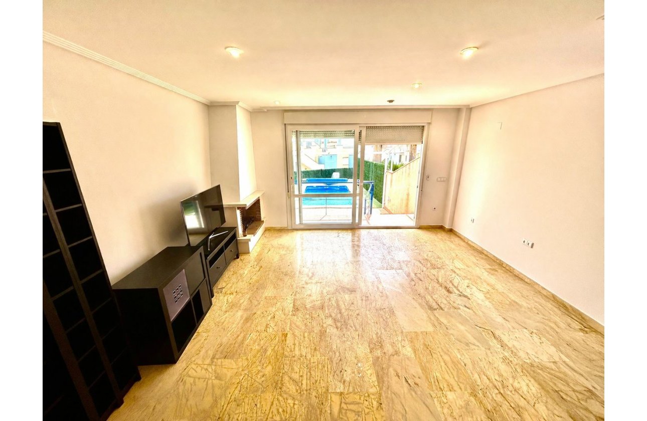 Herverkoop - Town House -
Cabo Roig - Costa Blanca