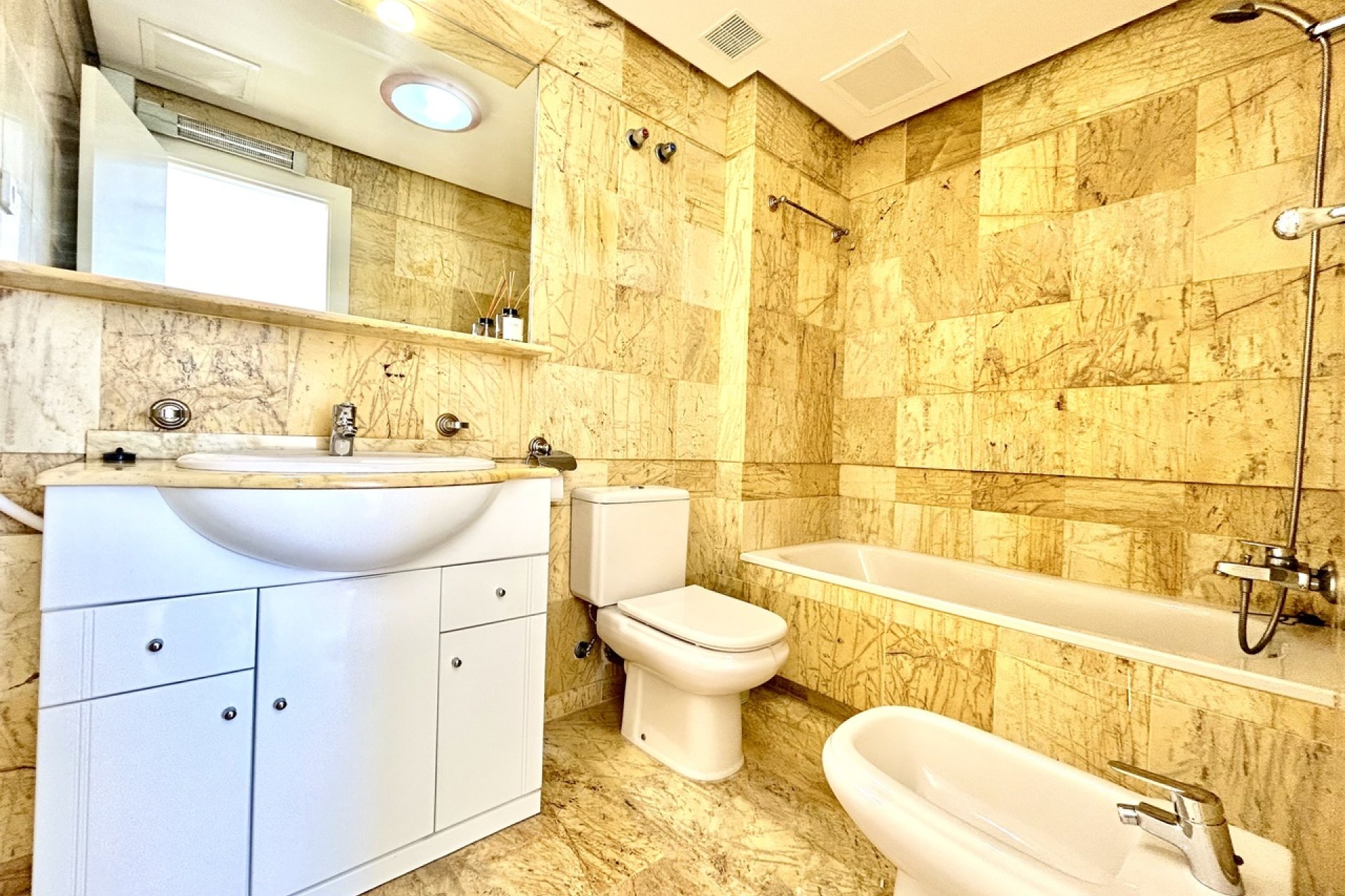 Herverkoop - Town House -
Cabo Roig - Costa Blanca