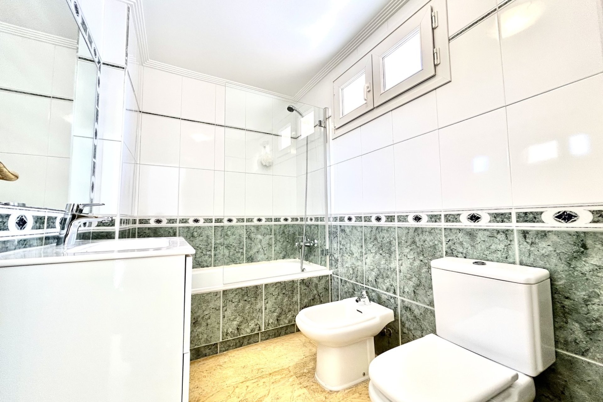 Herverkoop - Town House -
Cabo Roig - Costa Blanca