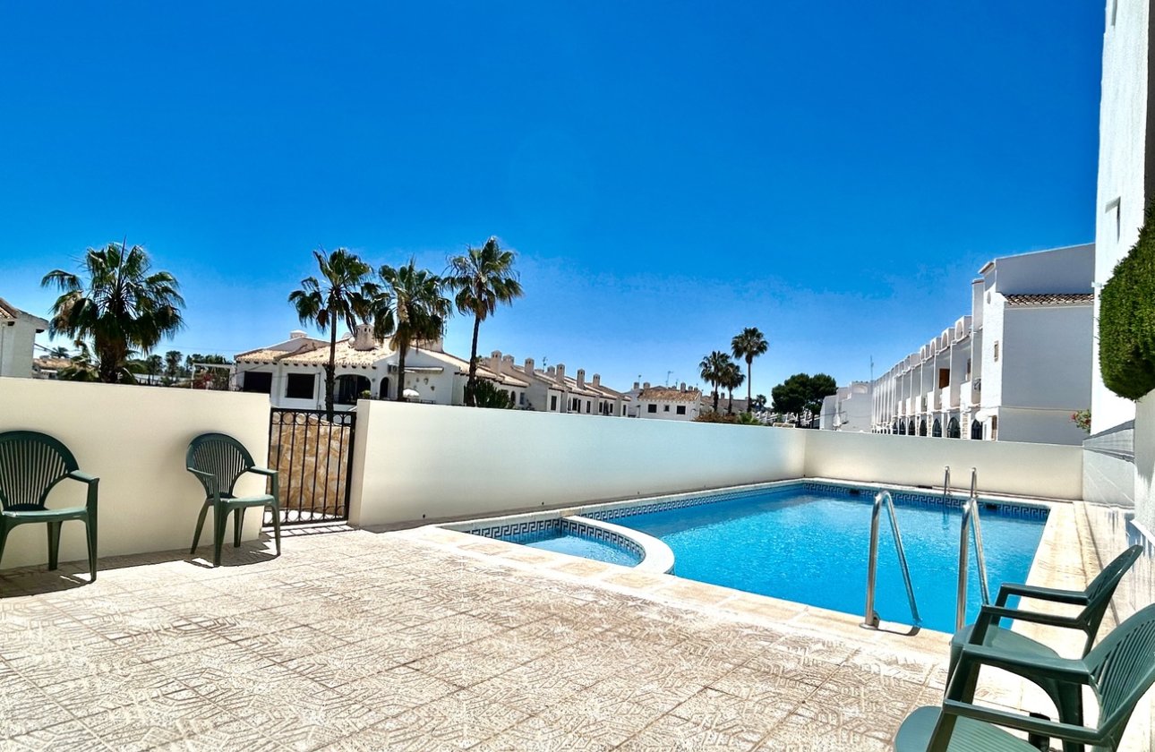 Herverkoop - Town House -
La Zenia - Costa Blanca