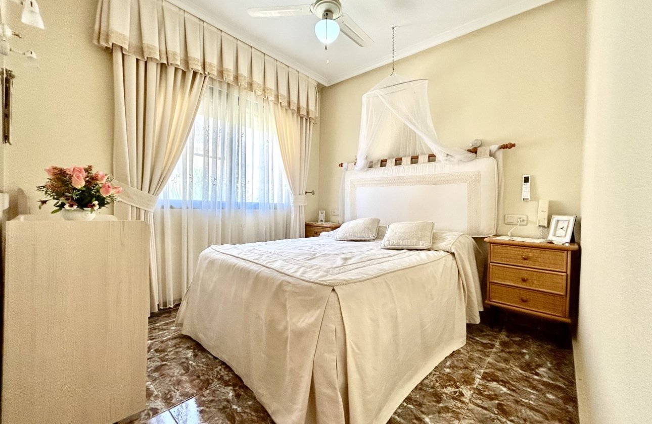 Herverkoop - Town House -
La Zenia - Costa Blanca