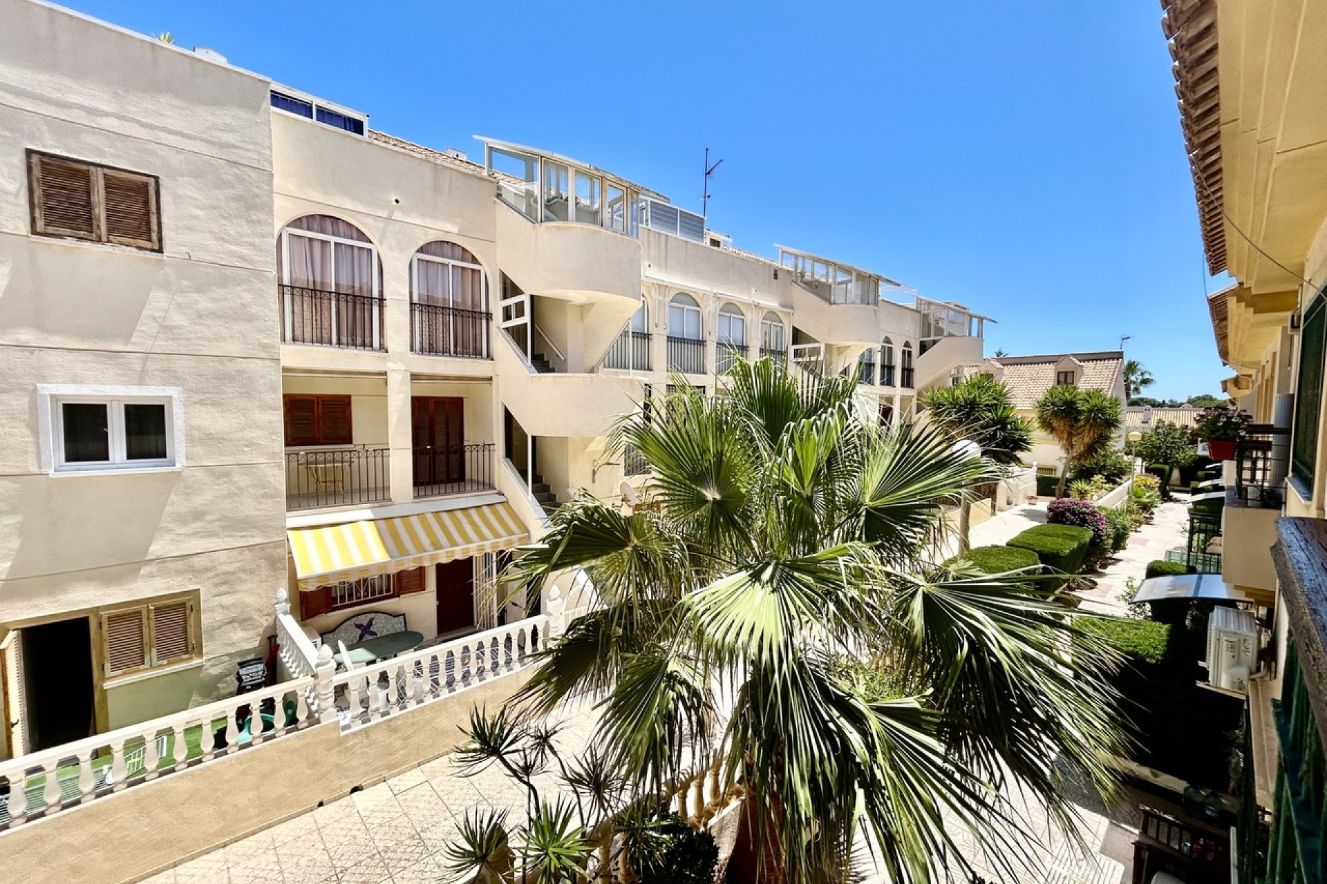 Herverkoop - Town House -
La Zenia - Costa Blanca