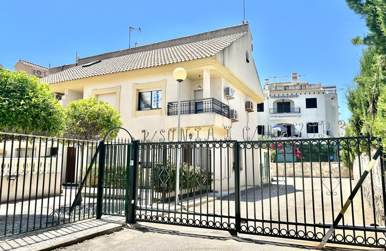Herverkoop - Town House -
La Zenia - Costa Blanca