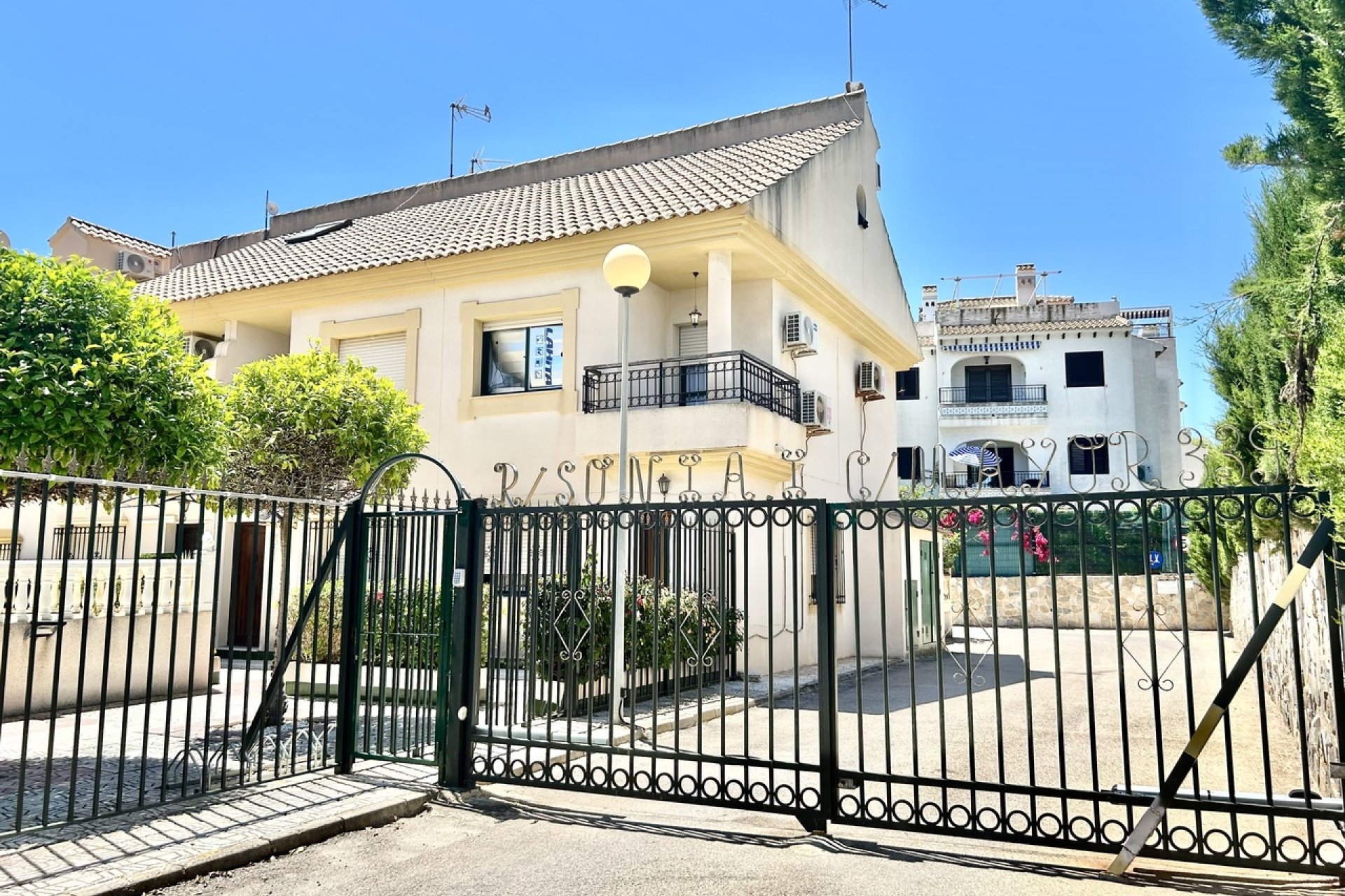 Herverkoop - Town House -
La Zenia - Costa Blanca