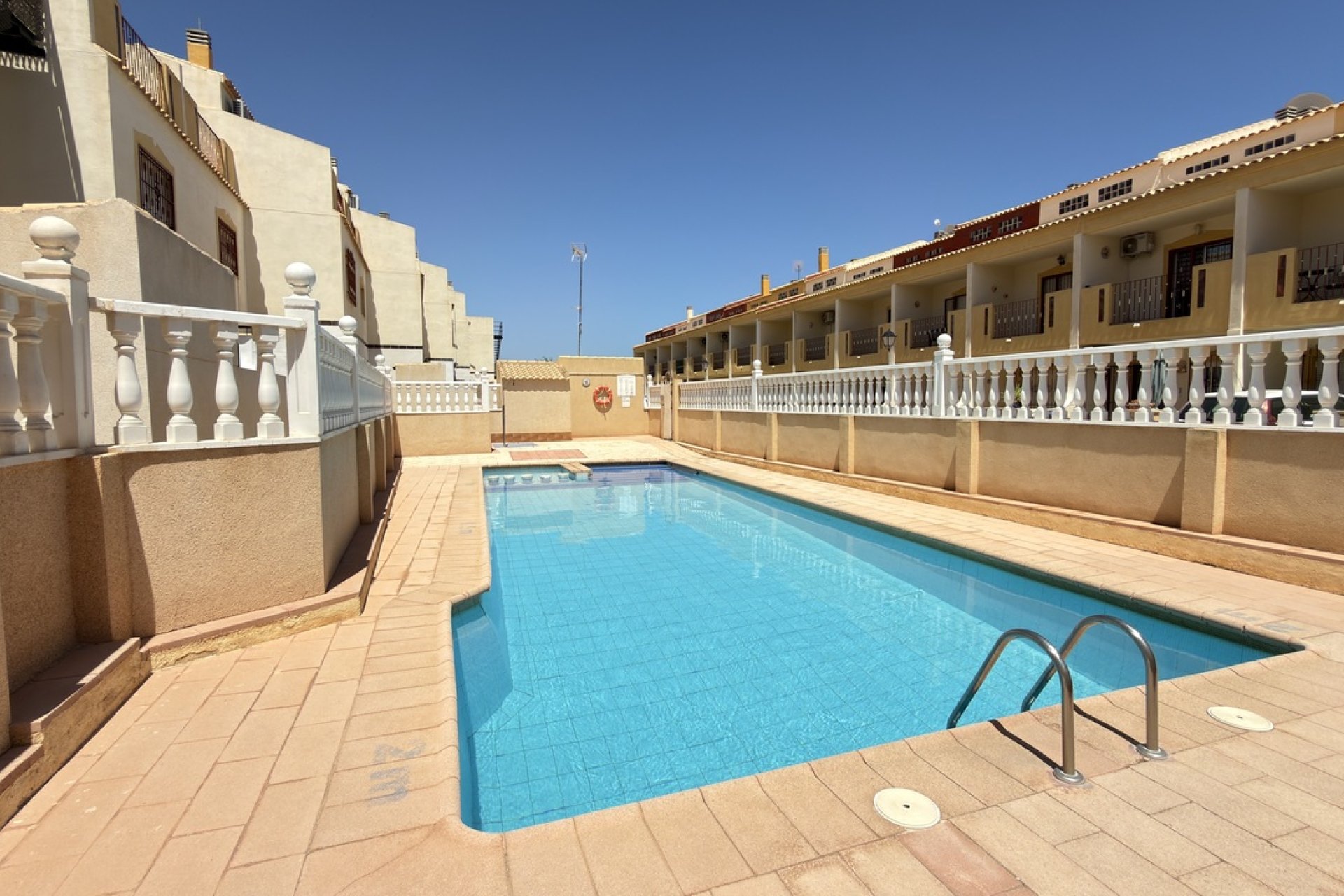 Herverkoop - Town House -
La Zenia - Costa Blanca