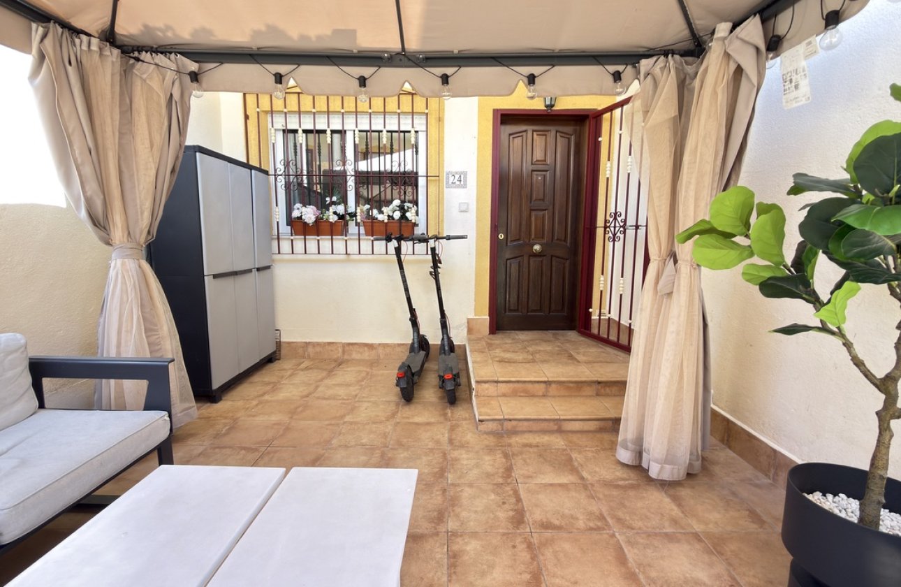Herverkoop - Town House -
La Zenia - Costa Blanca