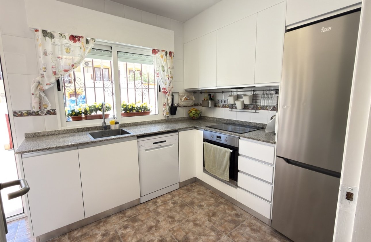 Herverkoop - Town House -
La Zenia - Costa Blanca