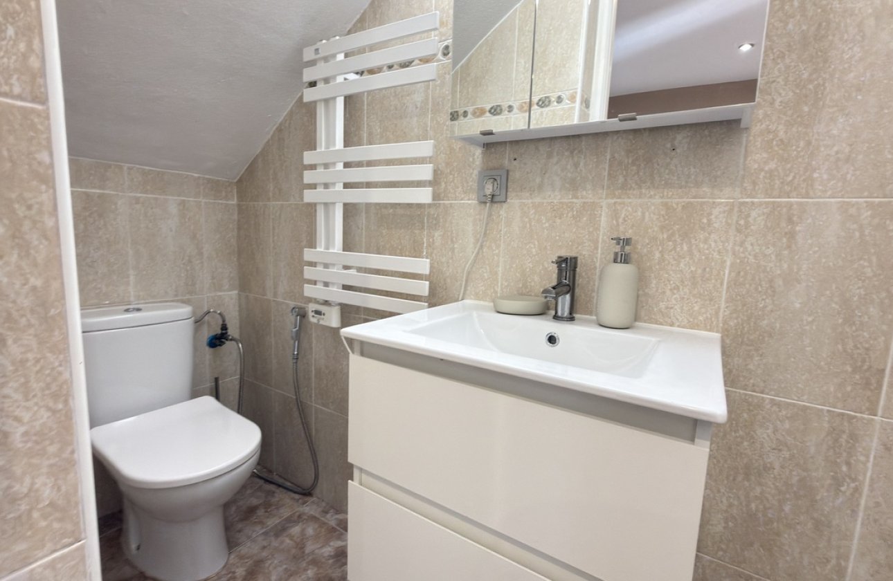 Herverkoop - Town House -
La Zenia - Costa Blanca