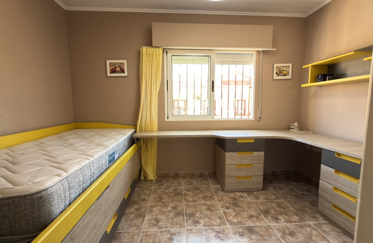 Herverkoop - Town House -
La Zenia - Costa Blanca