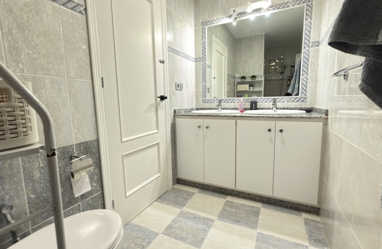Herverkoop - Town House -
La Zenia - Costa Blanca