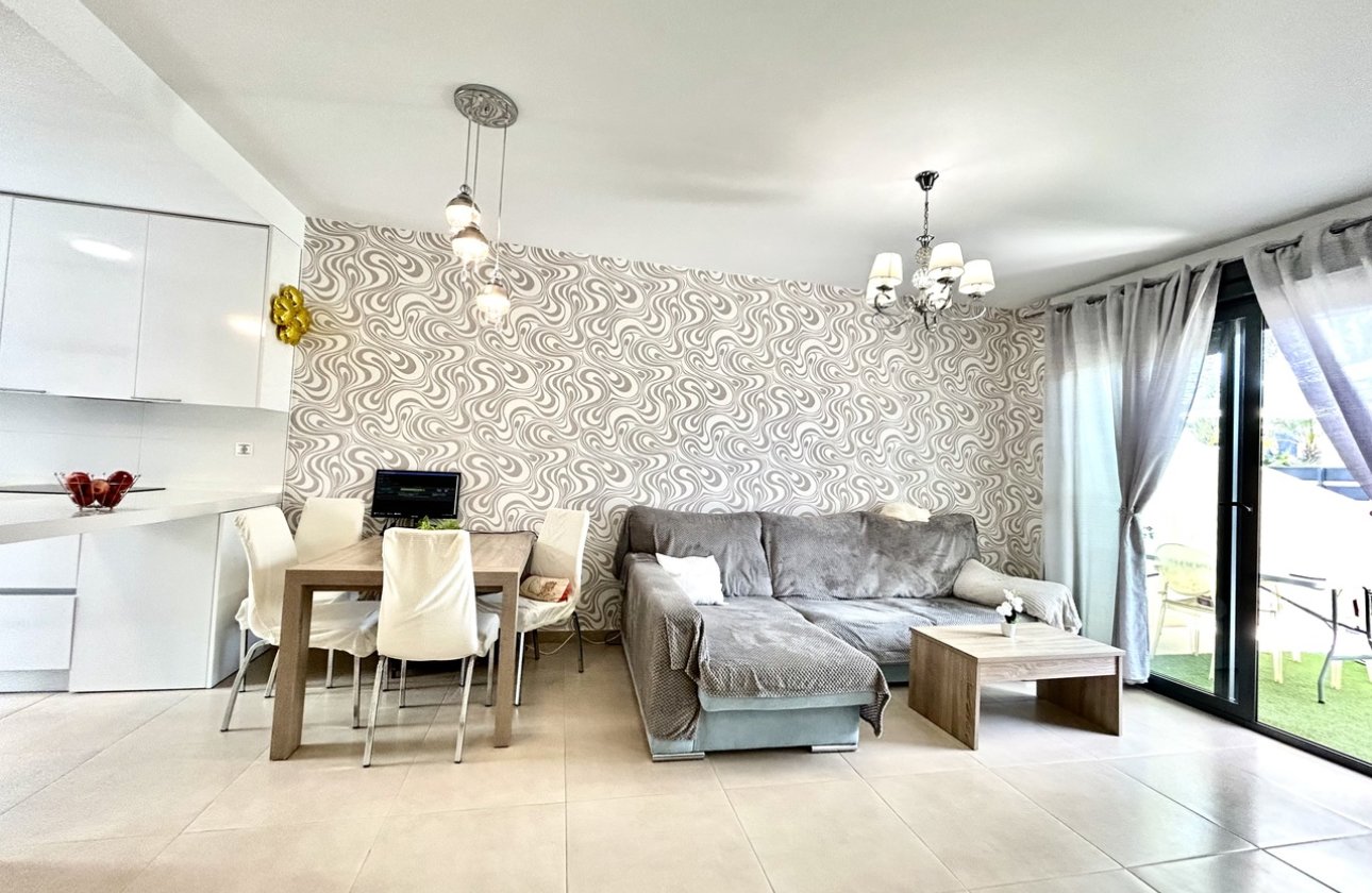 Herverkoop - Town House -
Los Dolses - Inland