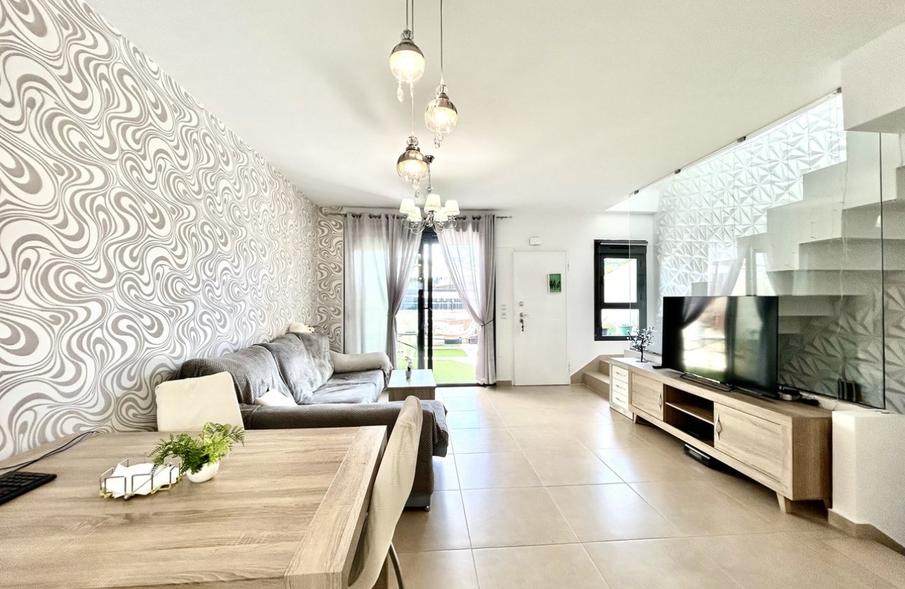 Herverkoop - Town House -
Los Dolses - Inland