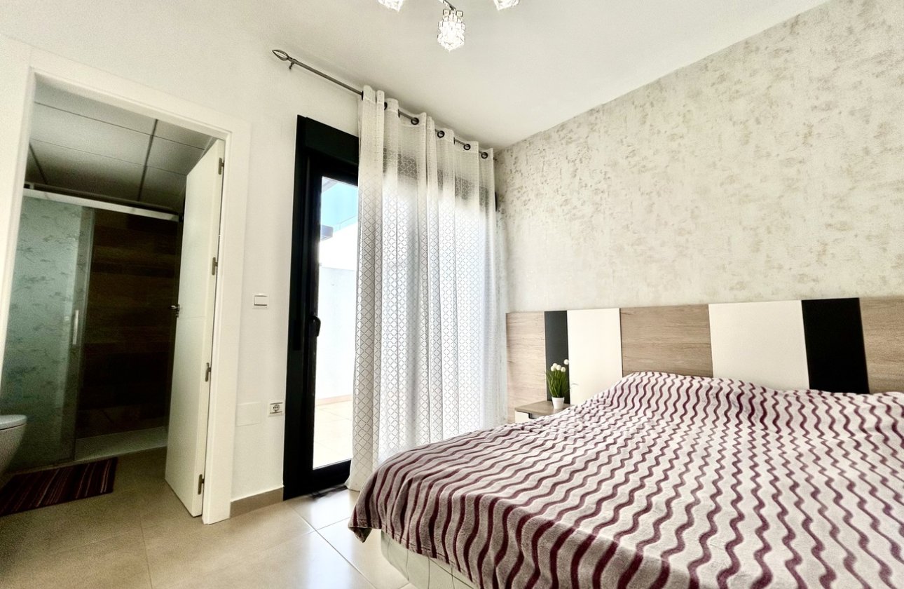 Herverkoop - Town House -
Los Dolses - Inland