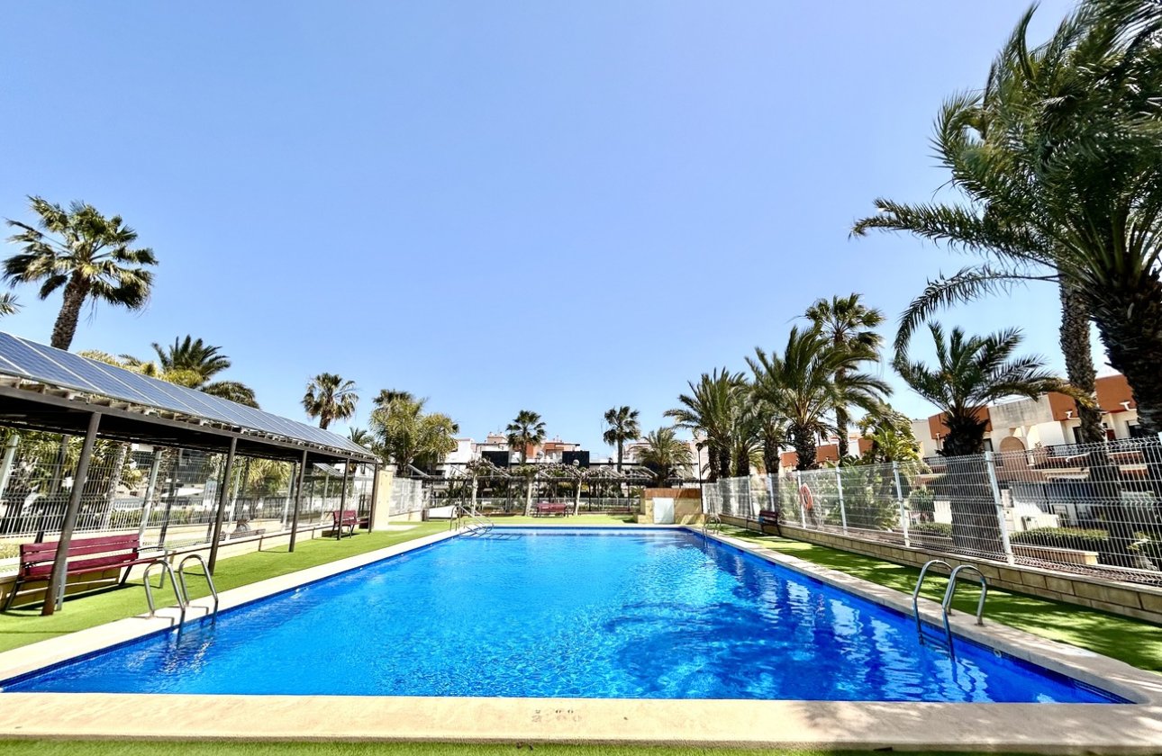 Herverkoop - Town House -
Los Dolses - Inland