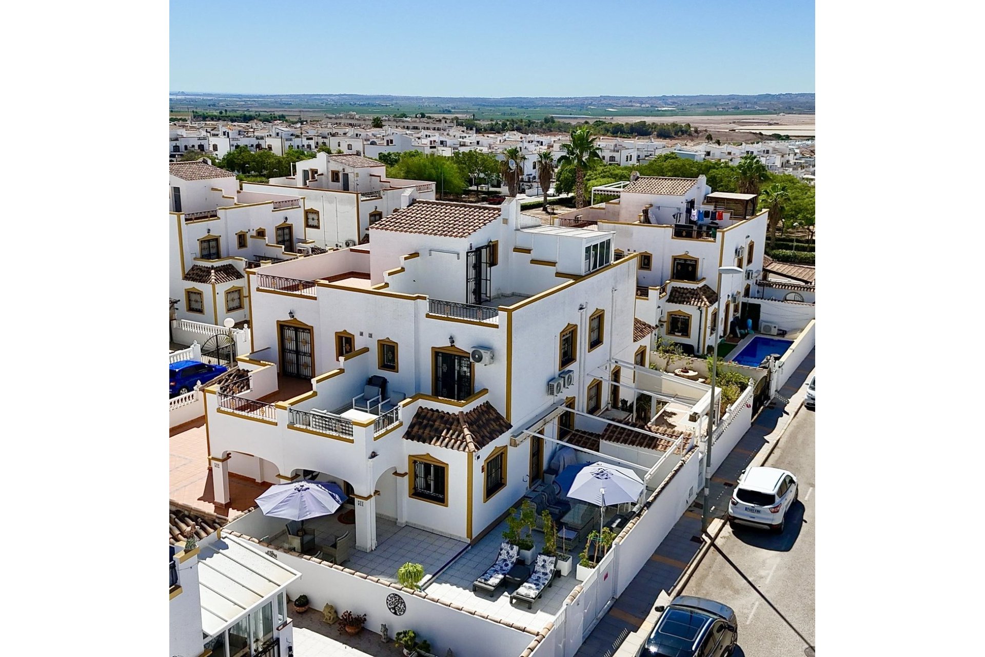 Herverkoop - Town House -
Los Montesinos - Costa Blanca