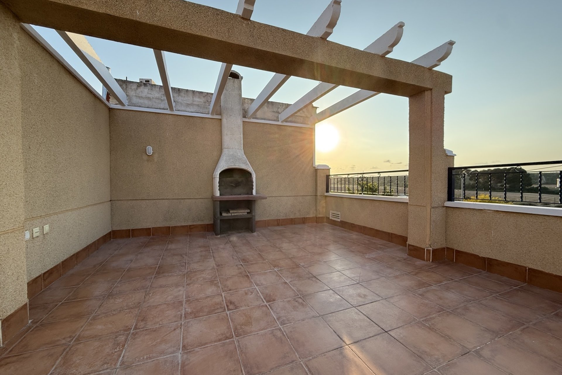 Herverkoop - Town House -
Mil Palmeras - Costa Blanca