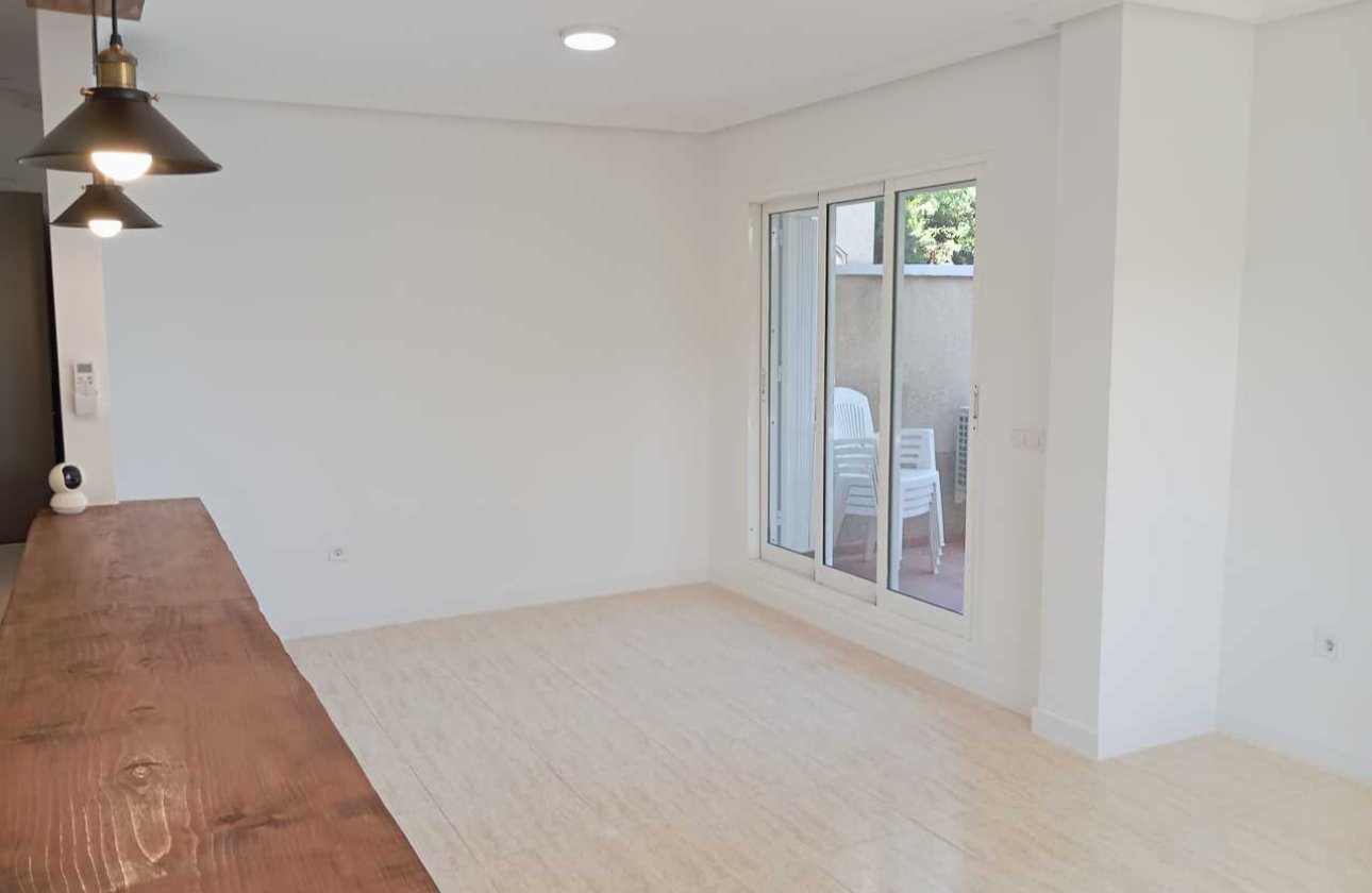 Herverkoop - Town House -
Mil Palmeras - Costa Blanca