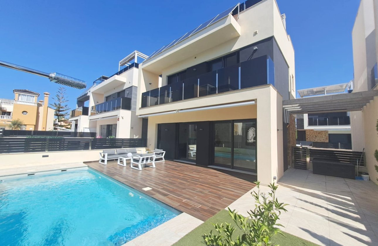 Herverkoop - Town House -
Orihuela Costa - Costa Blanca