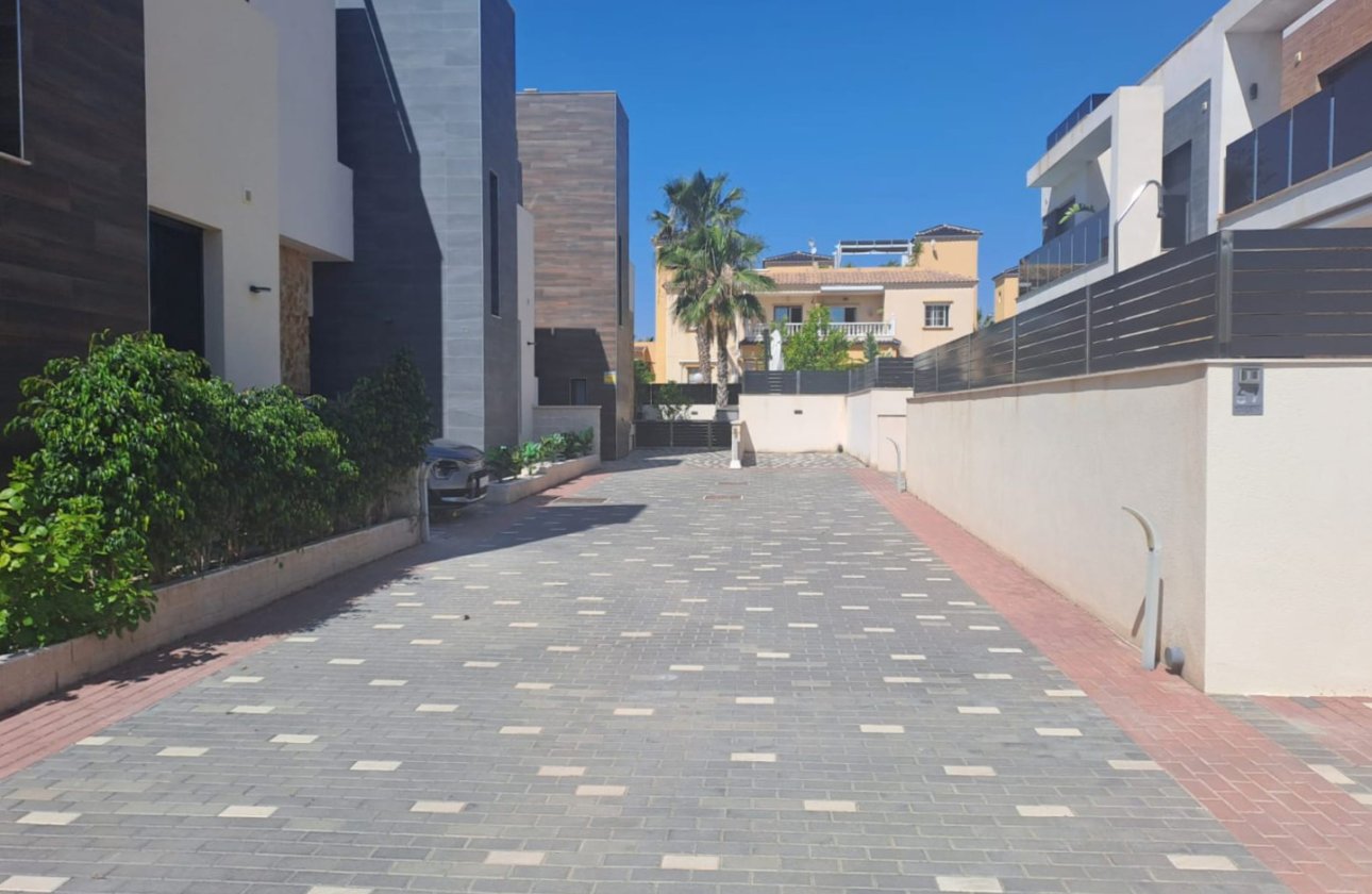 Herverkoop - Town House -
Orihuela Costa - Costa Blanca