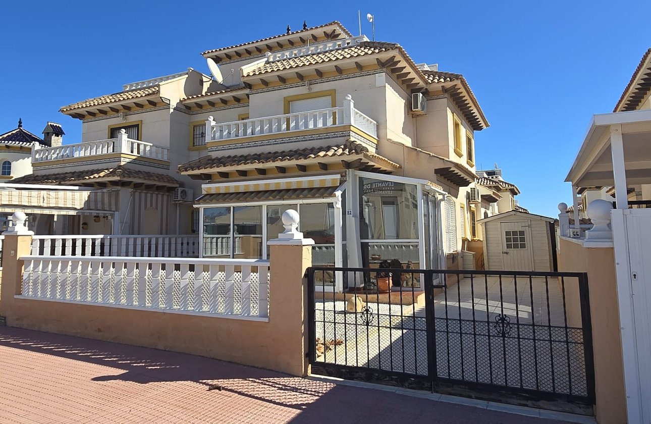 Herverkoop - Town House -
Orihuela Costa - Costa Blanca