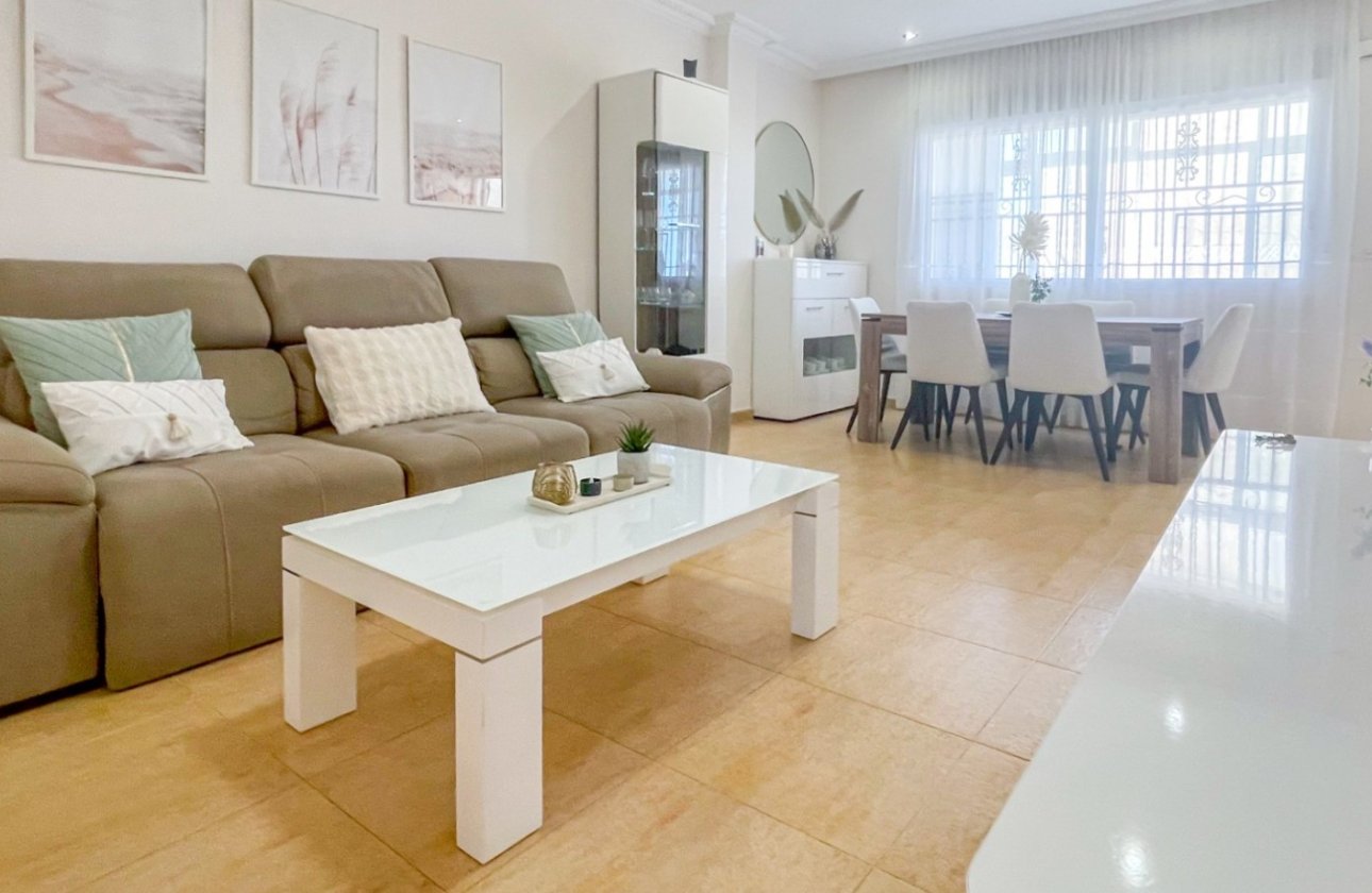Herverkoop - Town House -
Orihuela Costa - Costa Blanca