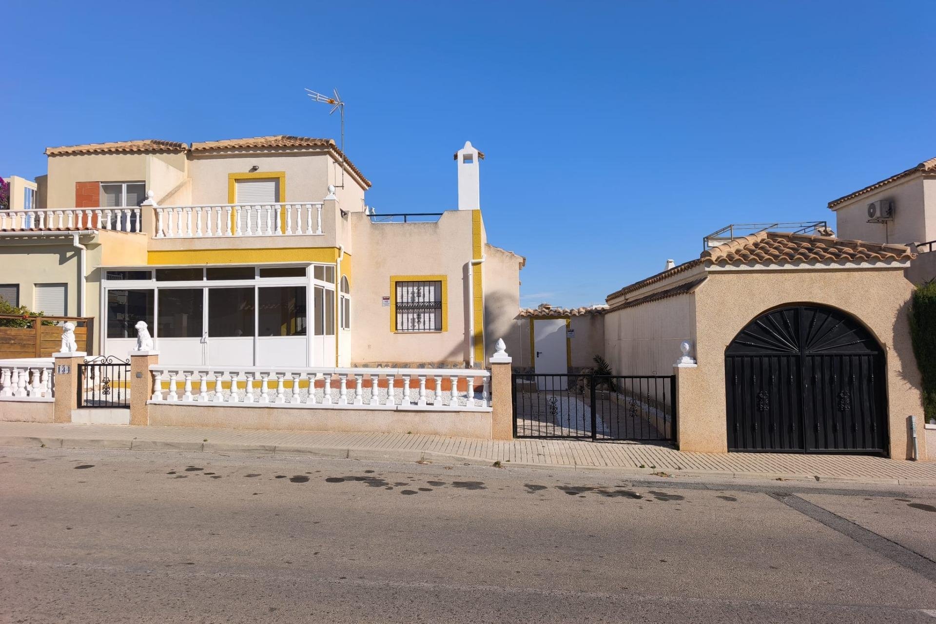 Herverkoop - Town House -
Orihuela Costa - La Ceñuela