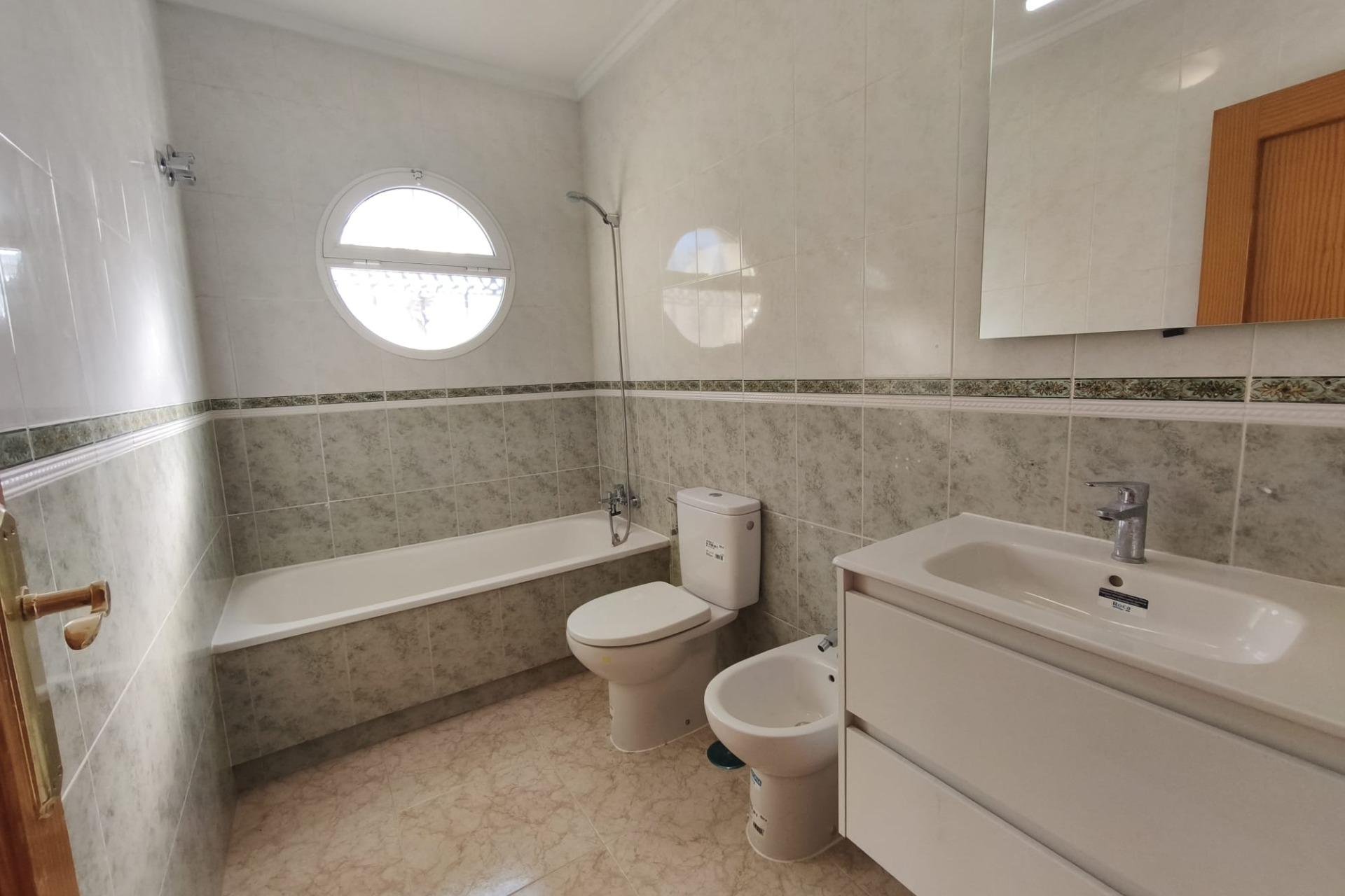 Herverkoop - Town House -
Orihuela Costa - La Ceñuela