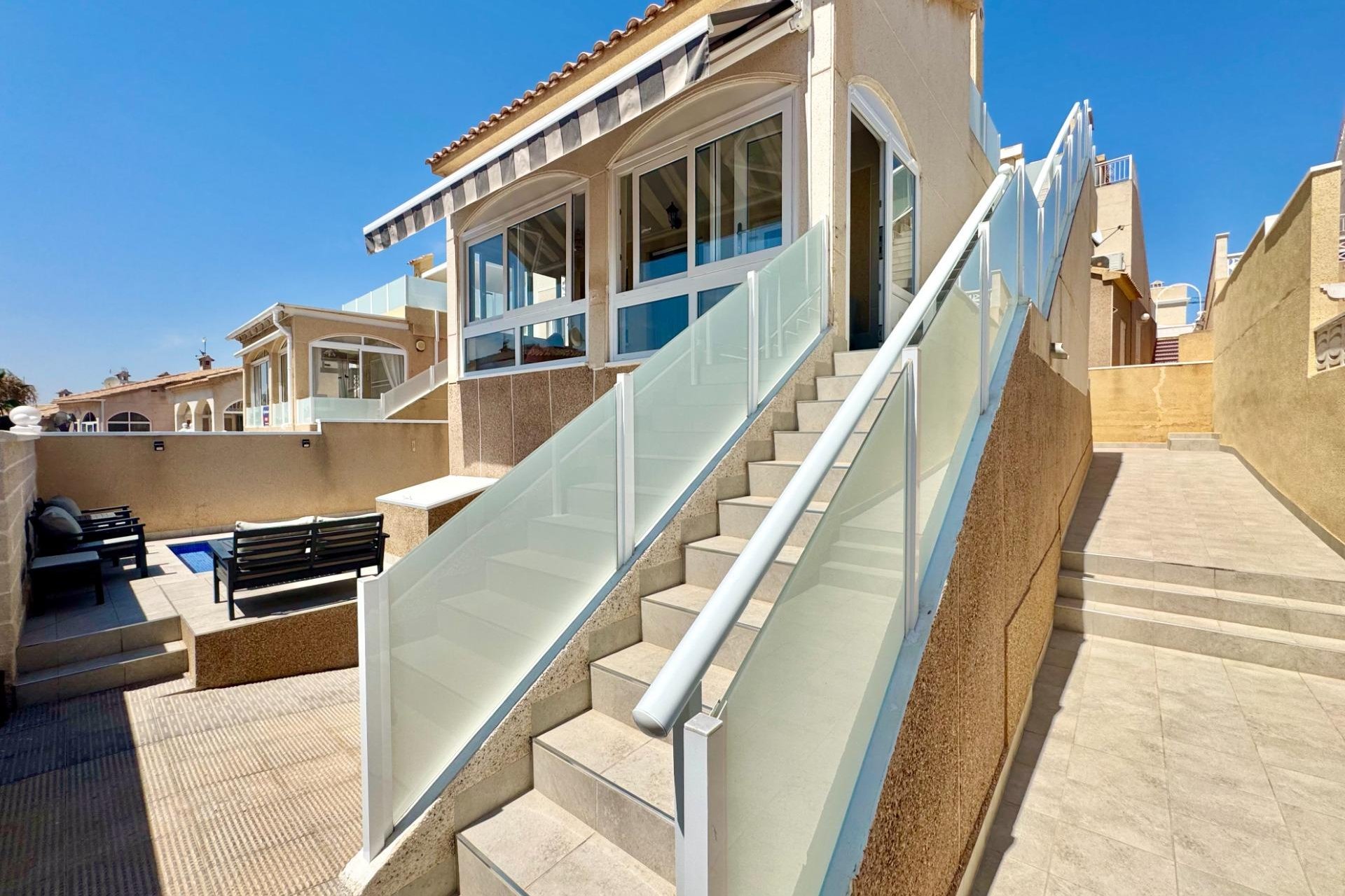 Herverkoop - Town House -
Orihuela Costa - La Florida