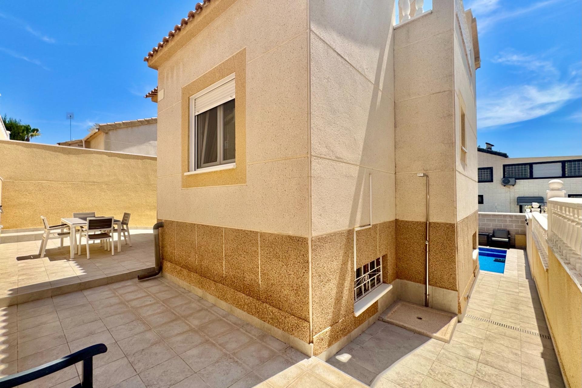 Herverkoop - Town House -
Orihuela Costa - La Florida