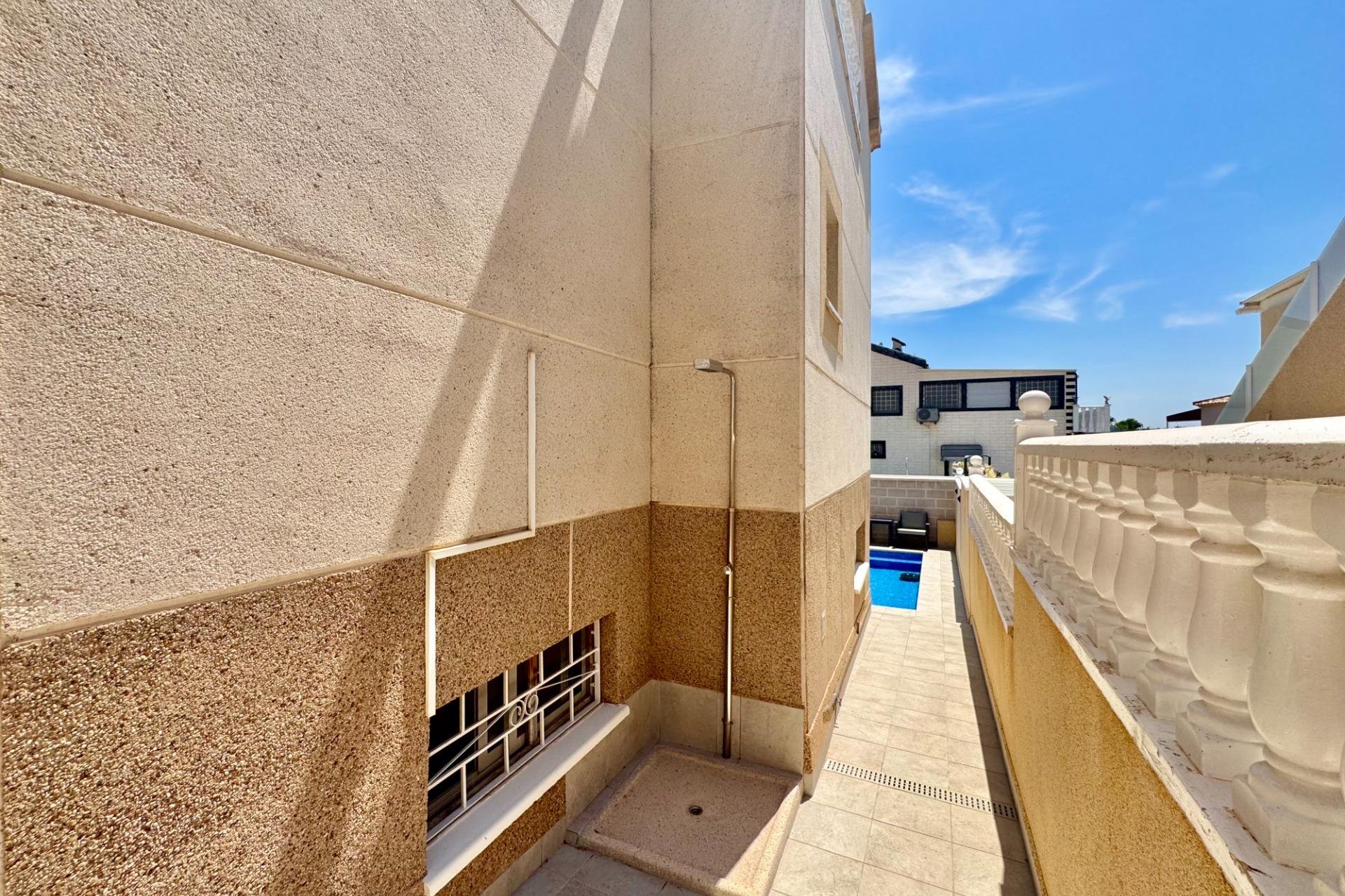 Herverkoop - Town House -
Orihuela Costa - La Florida