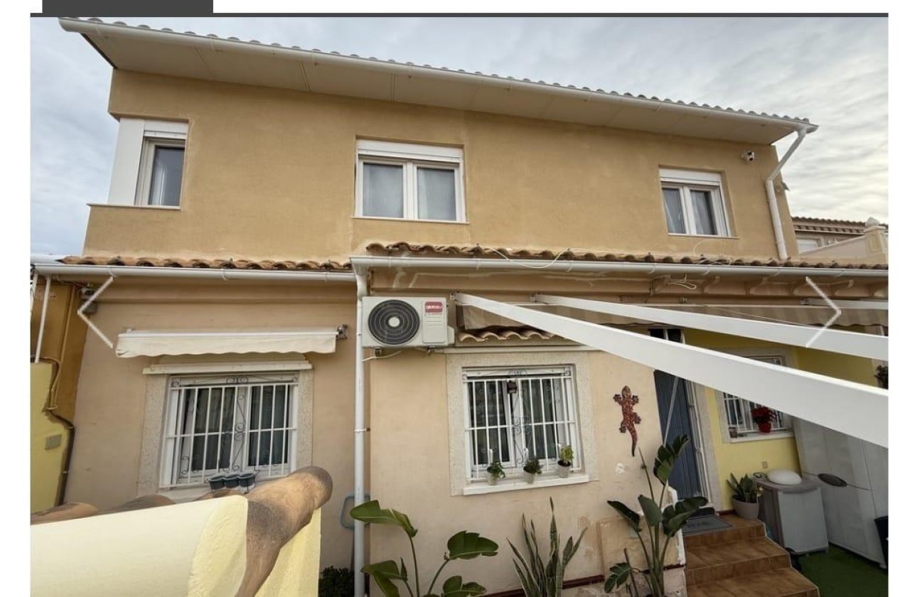 Herverkoop - Town House -
Orihuela Costa - La Florida
