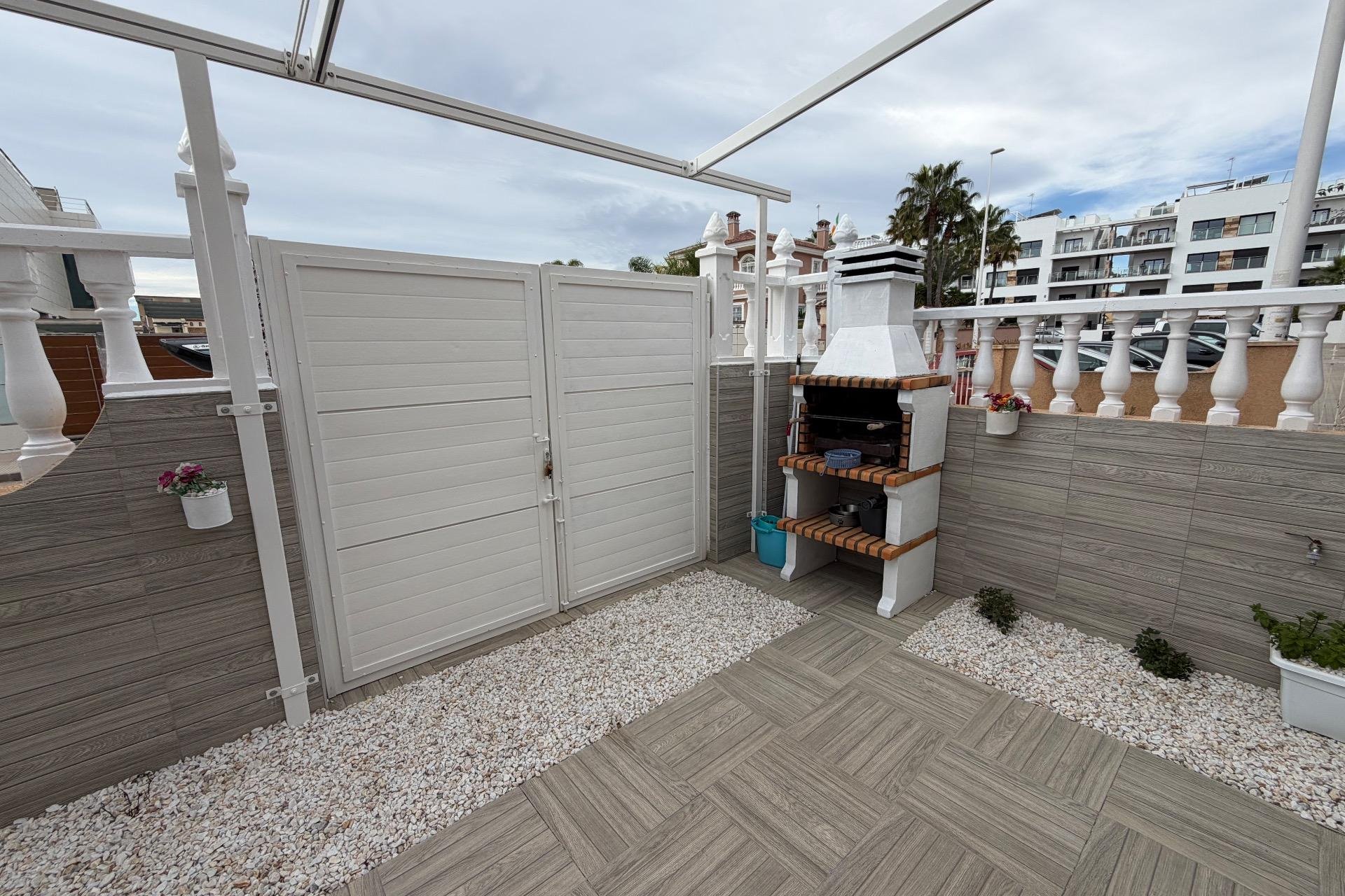 Herverkoop - Town House -
Orihuela Costa - La Zenia