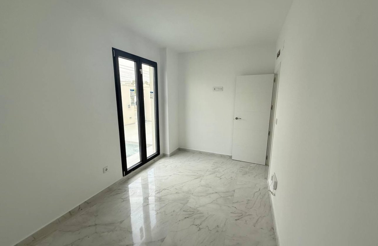 Herverkoop - Town House -
Orihuela Costa - Las Filipinas