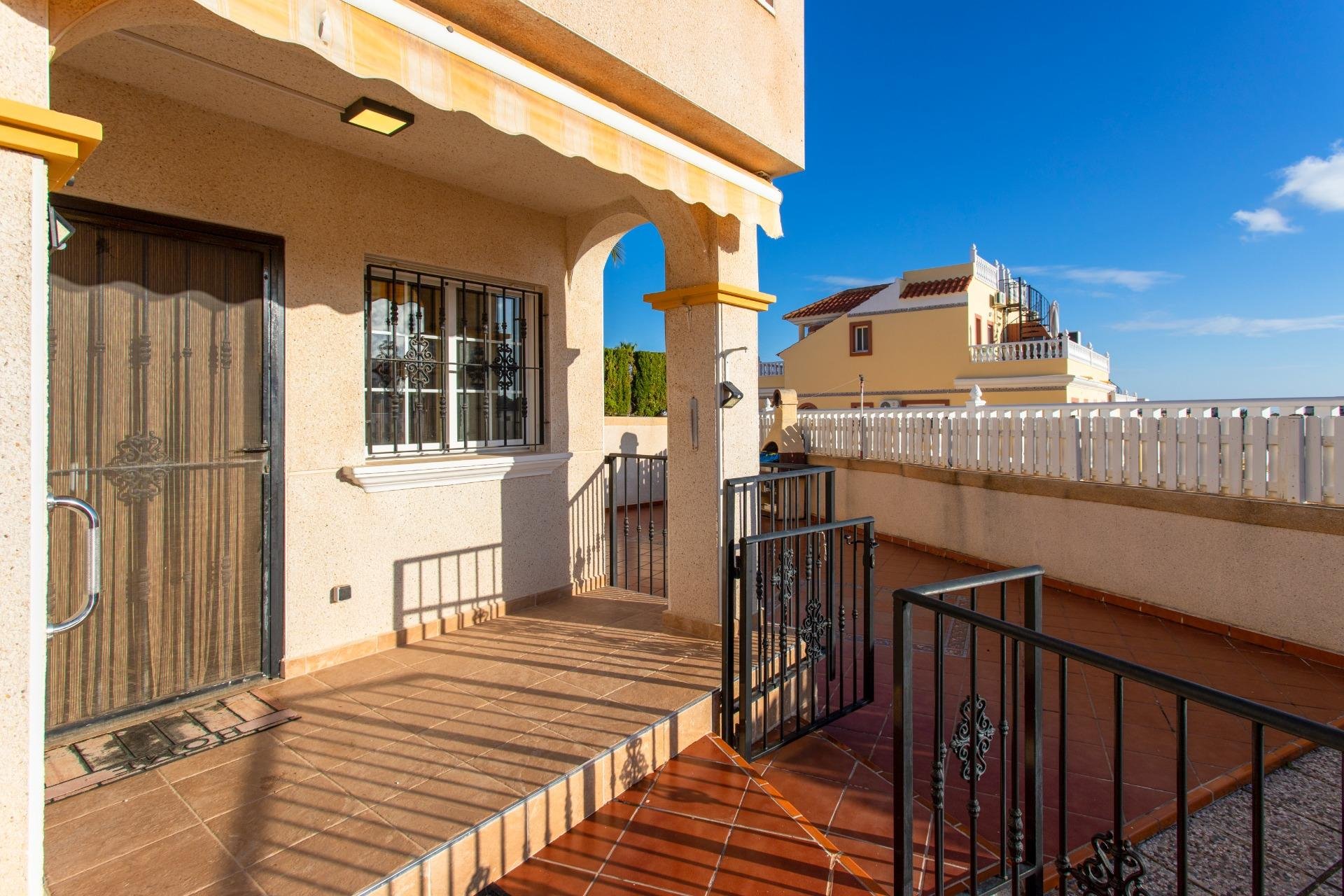 Herverkoop - Town House -
Orihuela Costa - Las Filipinas