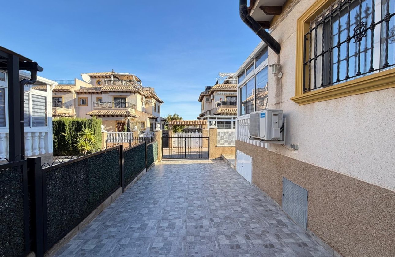 Herverkoop - Town House -
Orihuela Costa - Las Filipinas