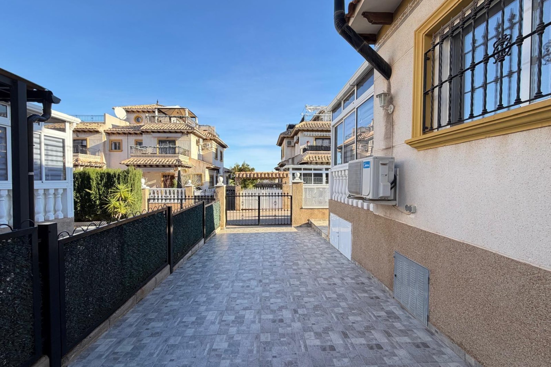Herverkoop - Town House -
Orihuela Costa - Las Filipinas