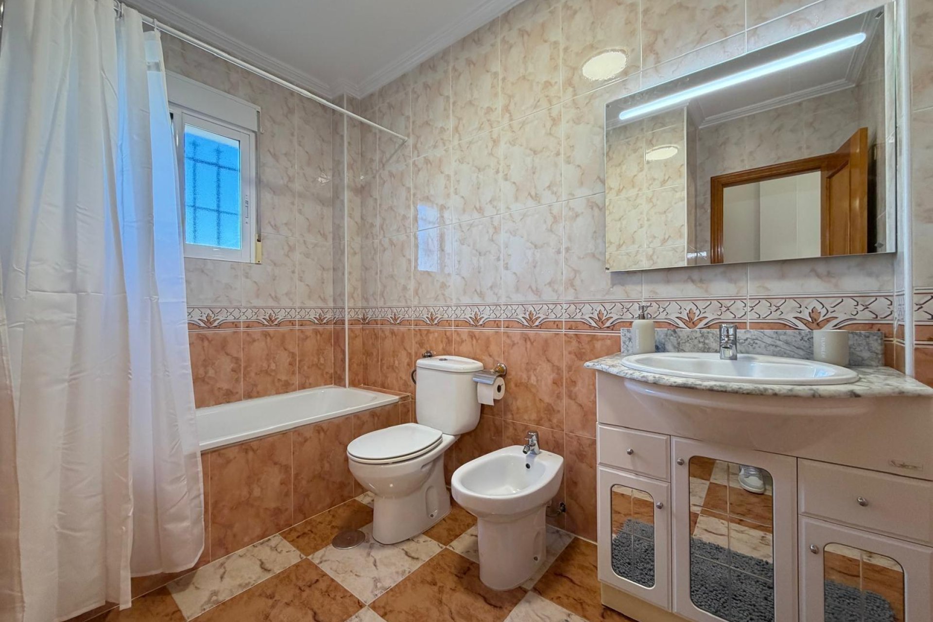 Herverkoop - Town House -
Orihuela Costa - Las Filipinas