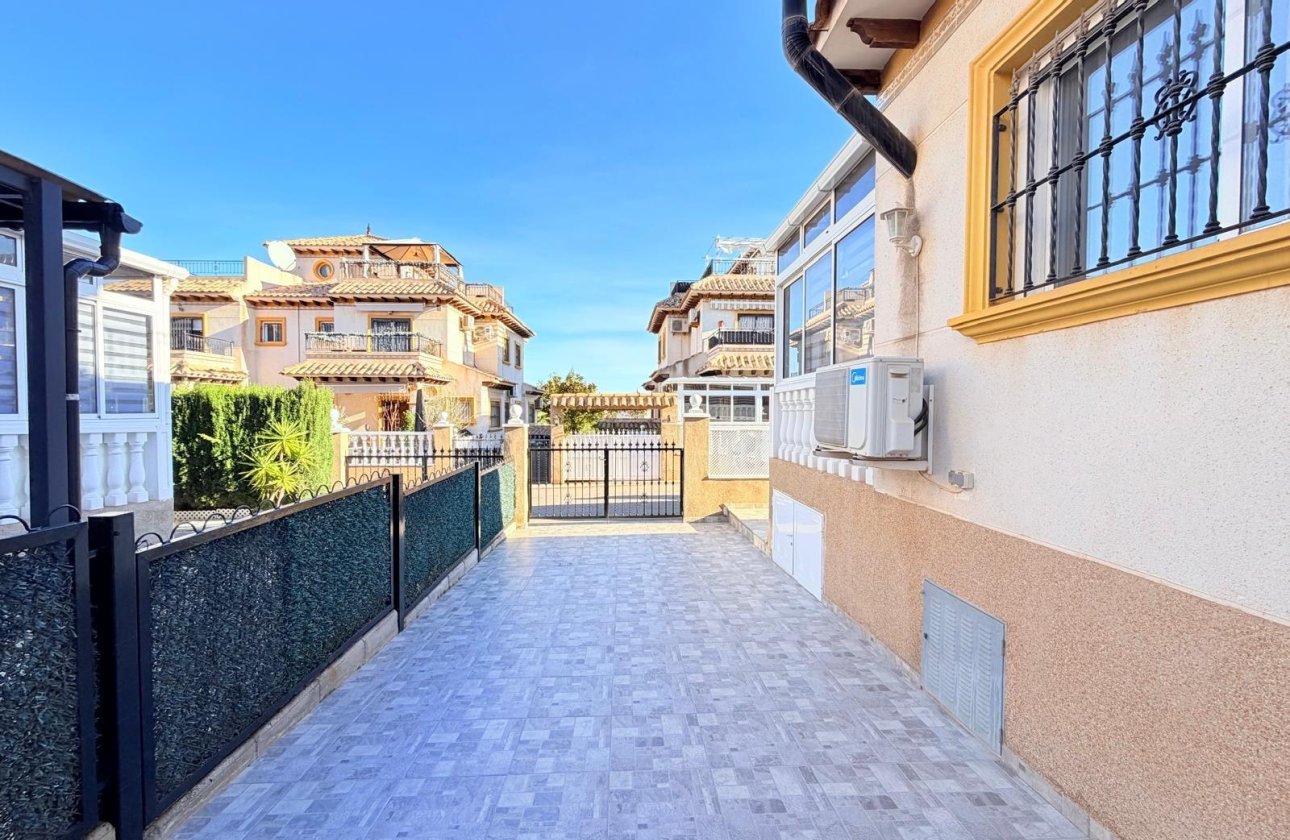 Herverkoop - Town House -
Orihuela Costa - Las Filipinas