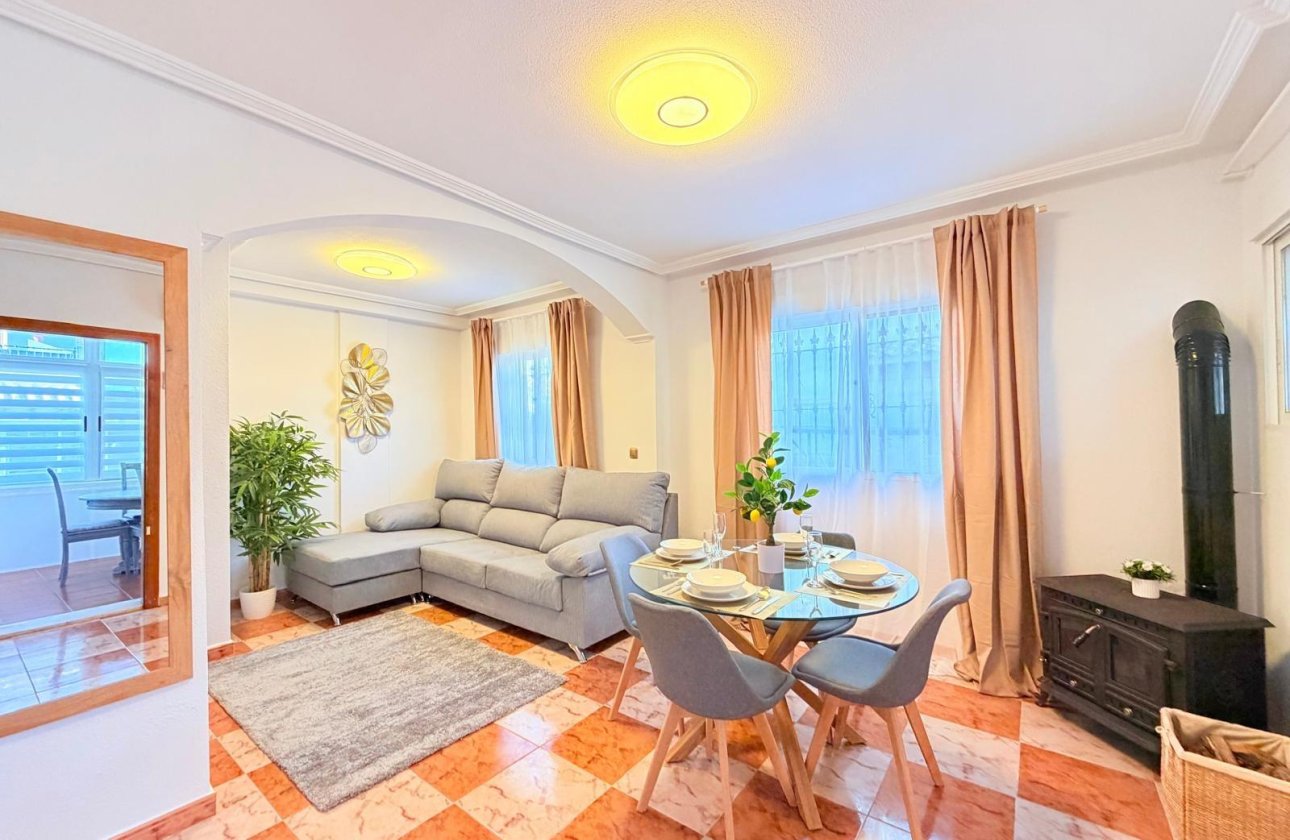 Herverkoop - Town House -
Orihuela Costa - Las Filipinas