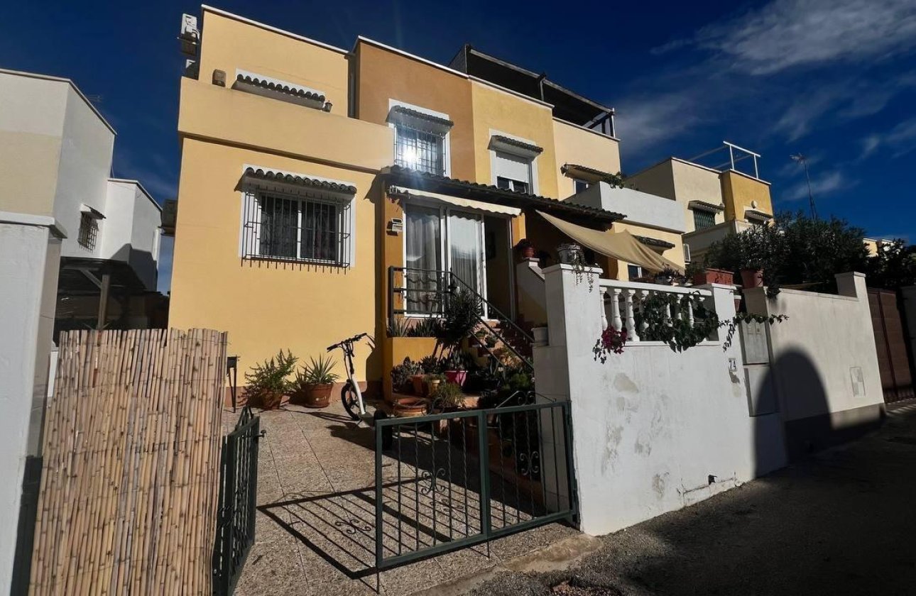 Herverkoop - Town House -
Orihuela Costa - Los Almendros-la Florida