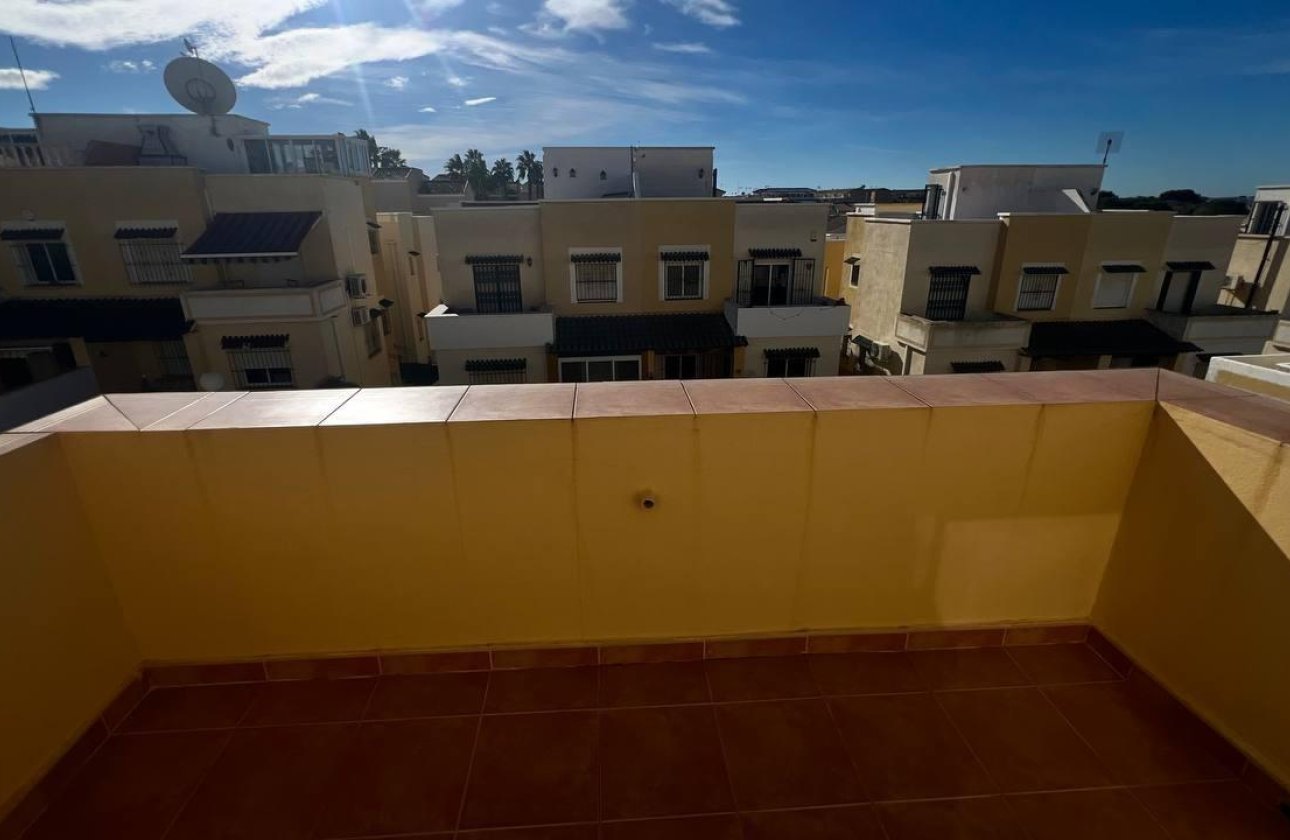 Herverkoop - Town House -
Orihuela Costa - Los Almendros-la Florida
