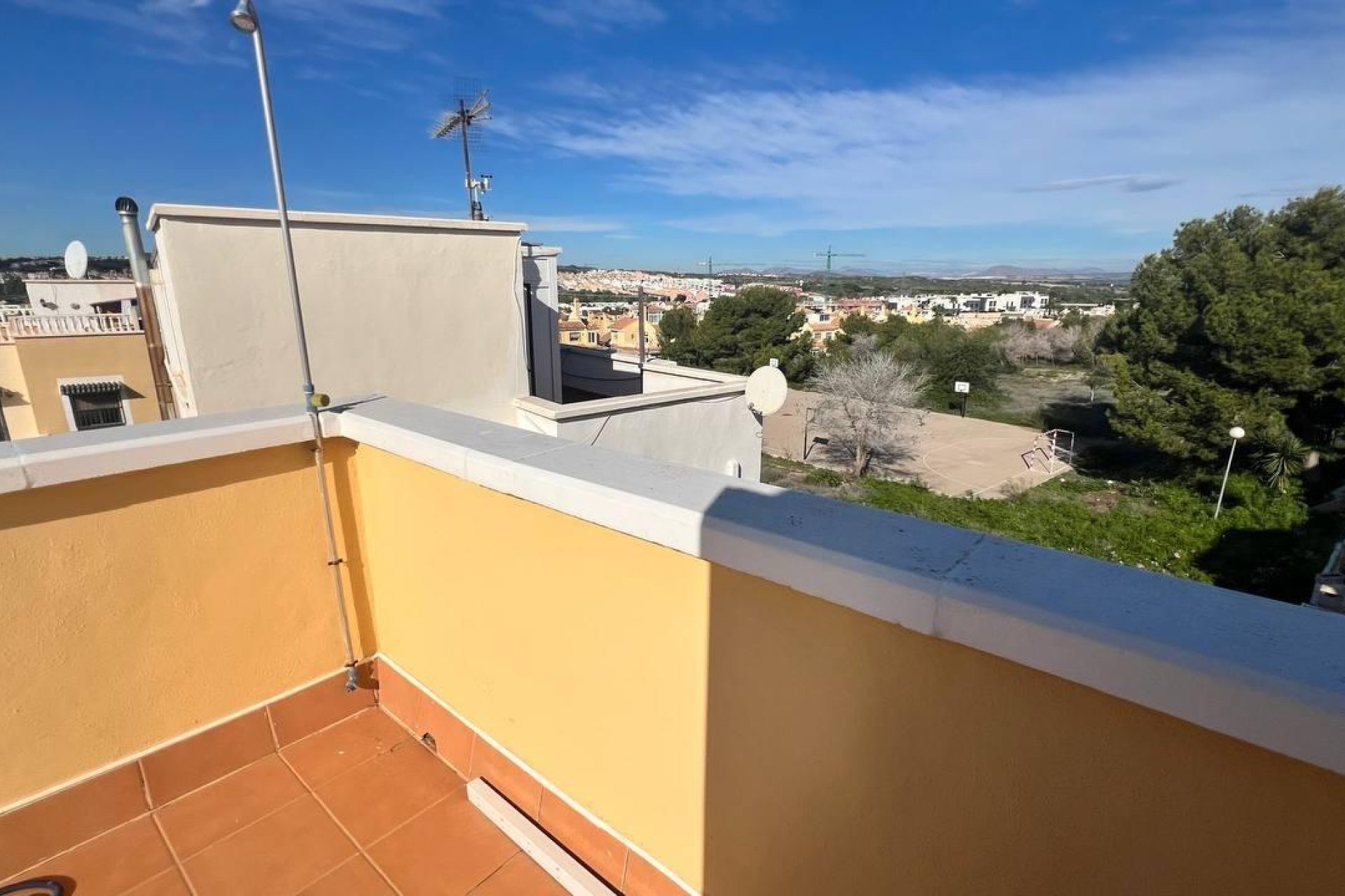 Herverkoop - Town House -
Orihuela Costa - Los Almendros-la Florida