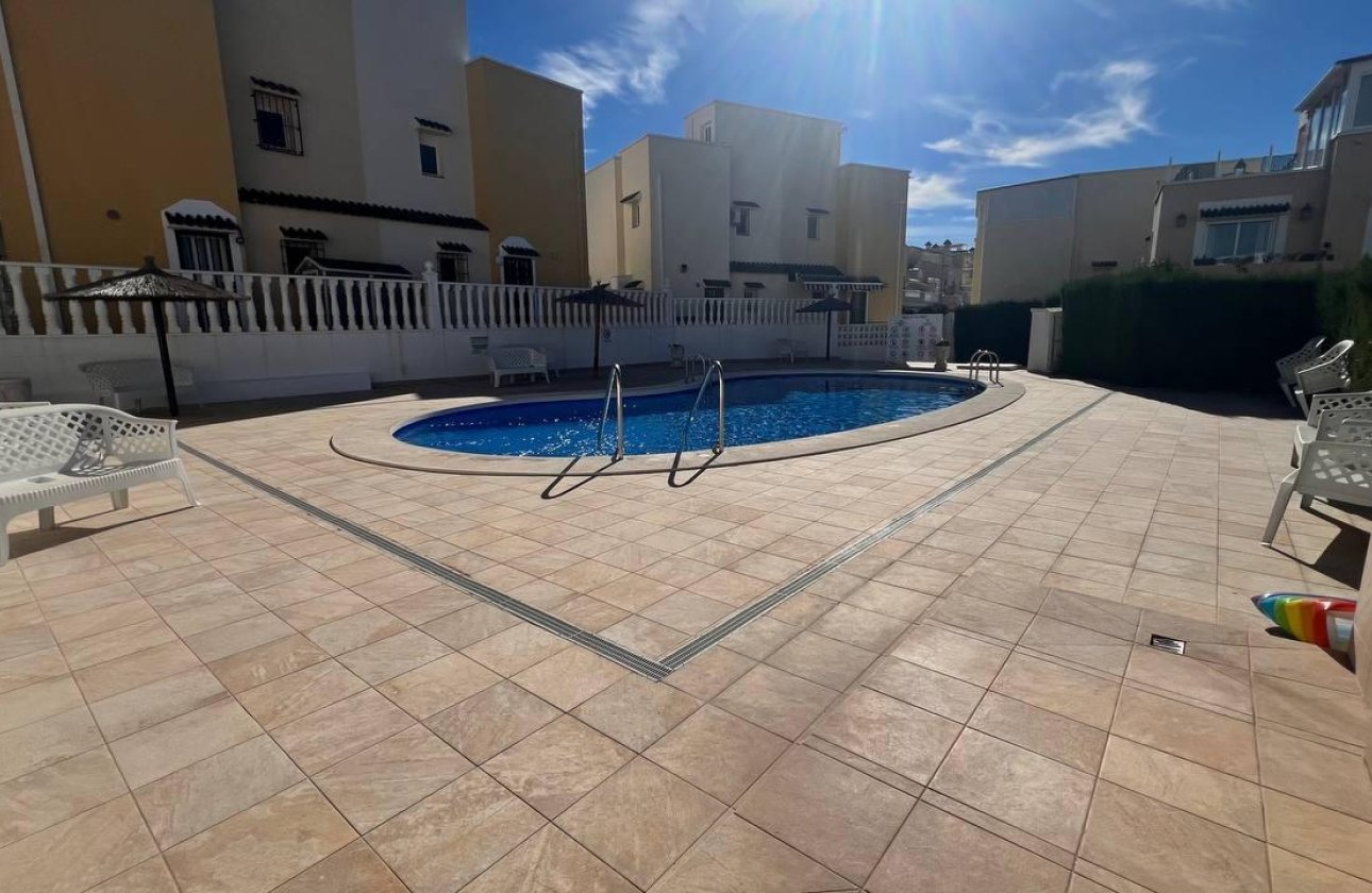 Herverkoop - Town House -
Orihuela Costa - Los Almendros-la Florida