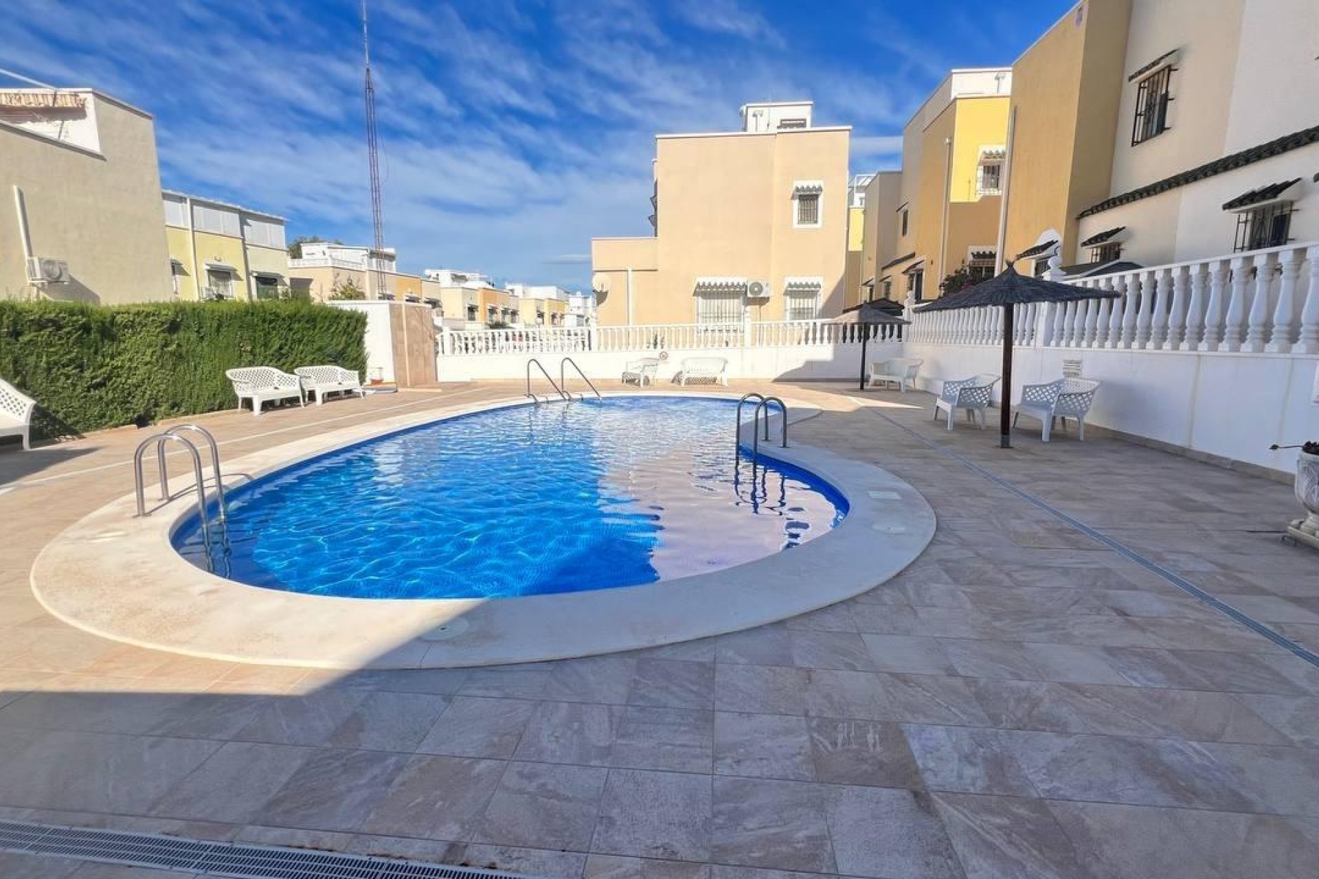 Herverkoop - Town House -
Orihuela Costa - Los Almendros-la Florida