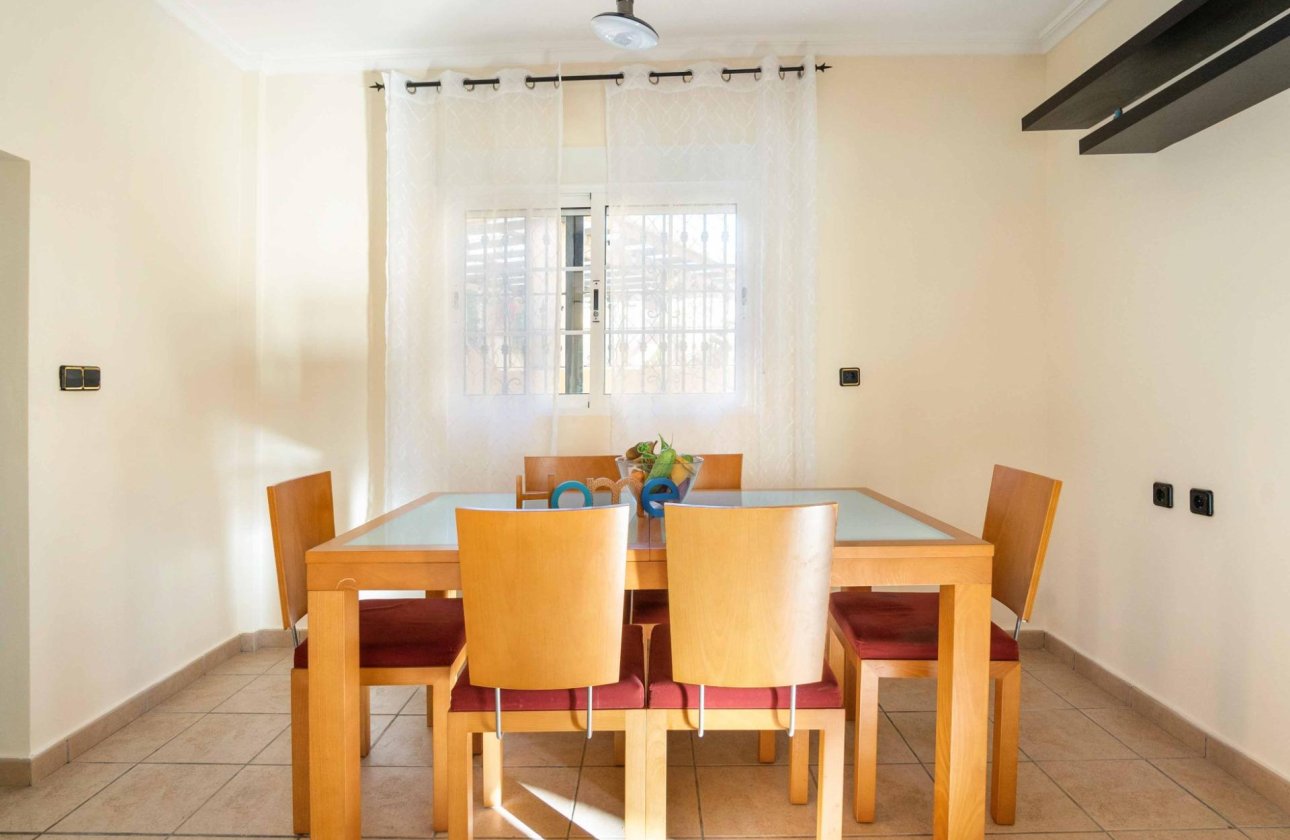 Herverkoop - Town House -
Orihuela Costa - Los Almendros-la Florida