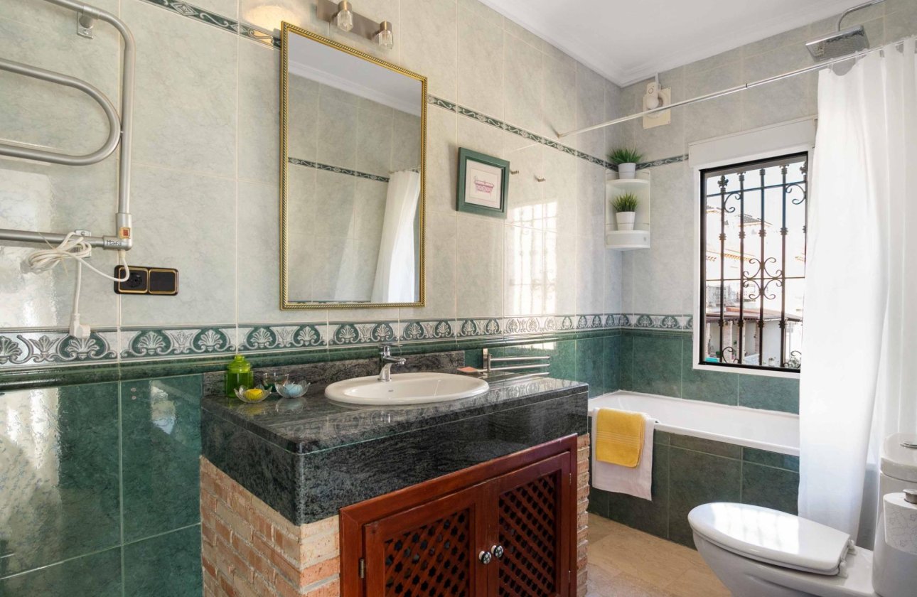 Herverkoop - Town House -
Orihuela Costa - Los Almendros-la Florida