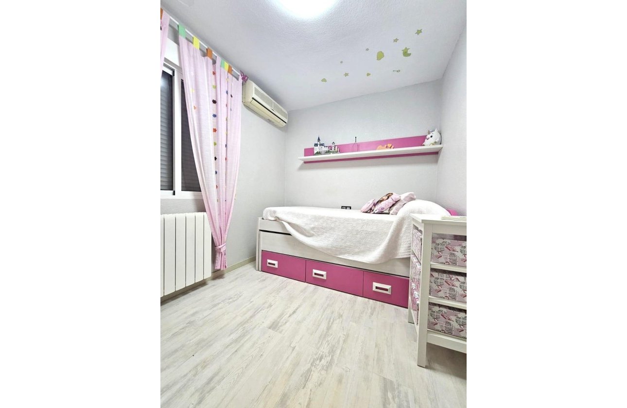 Herverkoop - Town House -
Orihuela Costa - Los Almendros-la Florida